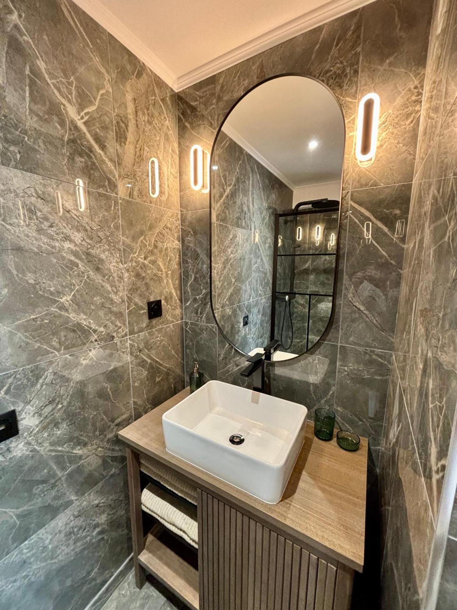 5*, Vue Et Acces Apartment